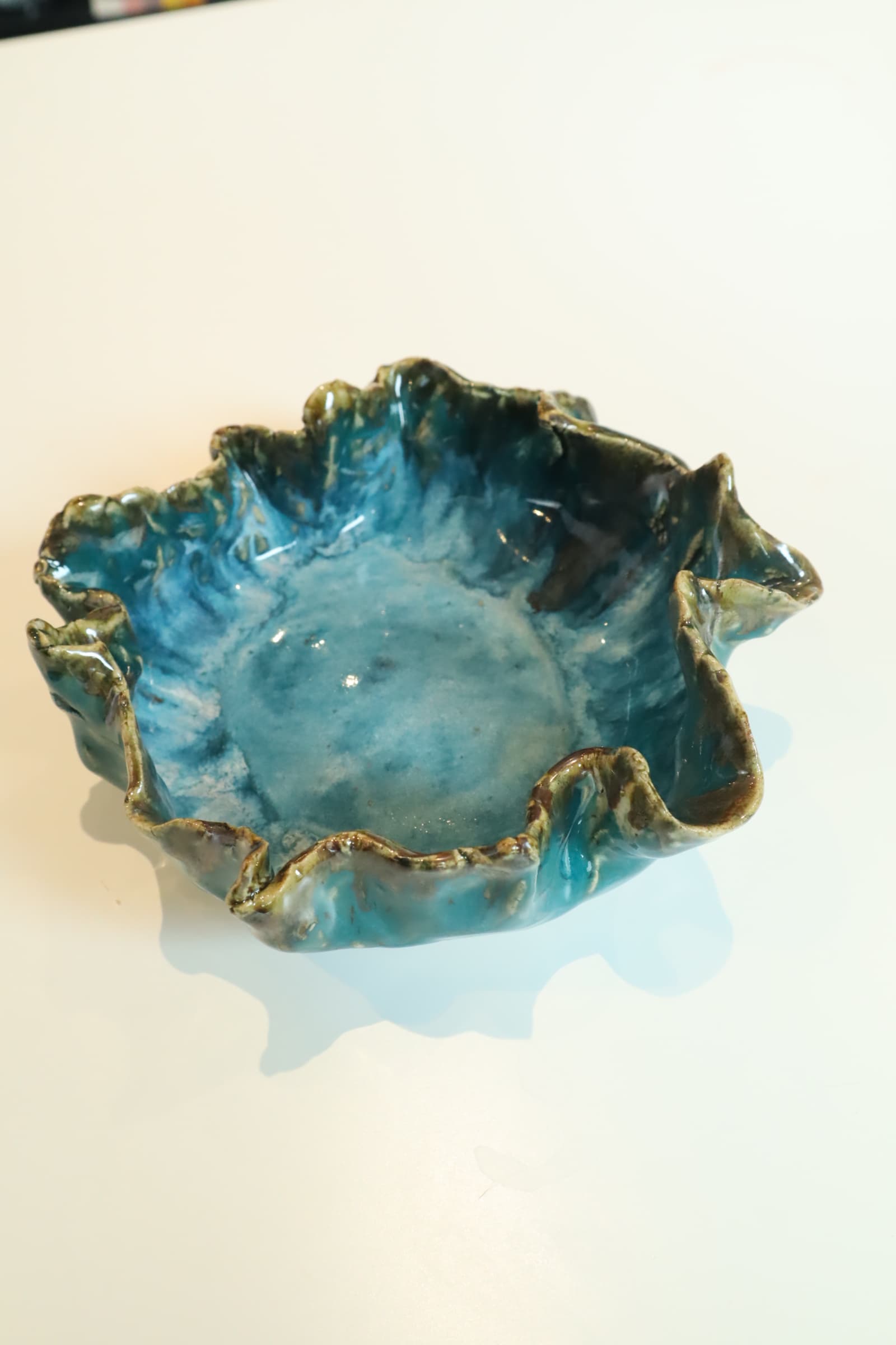 bowl with brown drip into white, made by isak97200